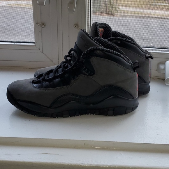 Nike Air Jordan - Picture 4 of 11